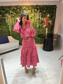 Vestido tecido rosa listrado dourado no