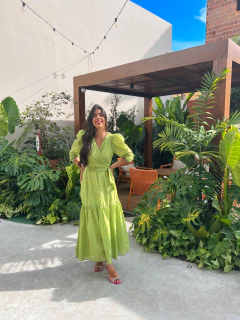 vestido verde com poá bordado - comprar online