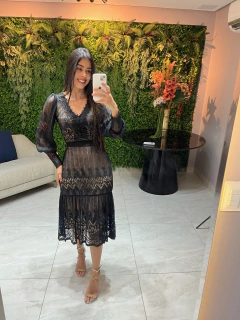 Vestido preto de renda plissada na internet