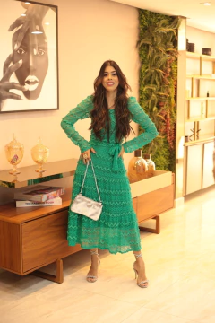 Vestido verde renda desfiada na internet