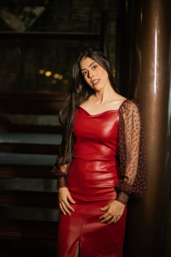 Vestido couro fake vermelho com mangas de tule - Erica Rafaelly