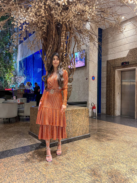 Vestido telha transpassado em malha com fios lurex