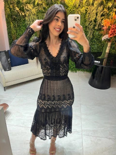 Vestido preto de renda plissada - comprar online