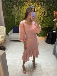 Vestido laise rosa assimétrico na internet