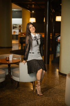 Vestido inspiração Channel na internet