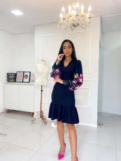 Vestido preto com mangas bufantes - Erica Rafaelly