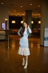 Vestido xadrez azul com lateral branca e golinha