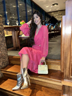 Vestido rosa Pink saia dois babados na internet