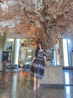 Vestido de renda mesclada preto com cinza na internet