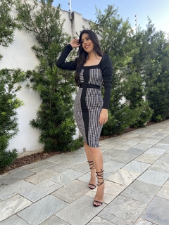 Vestido recortes PeB na internet