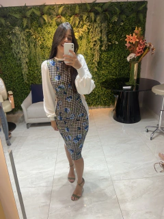 Vestido tubinho xadrez com lateral branco off na internet