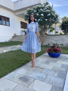 Imagem do Vestido Azul bebê com detalhes de bico