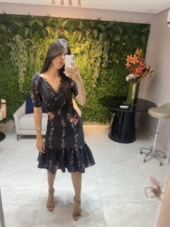 Vestido transpassado tubinho estampado