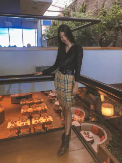 Vestido veludo e xadrez na internet