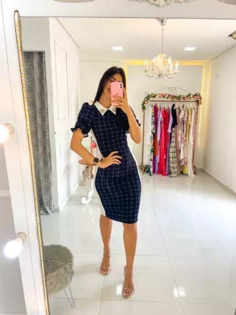 vestido tubinho com lateral branca e gola de pedra - comprar online