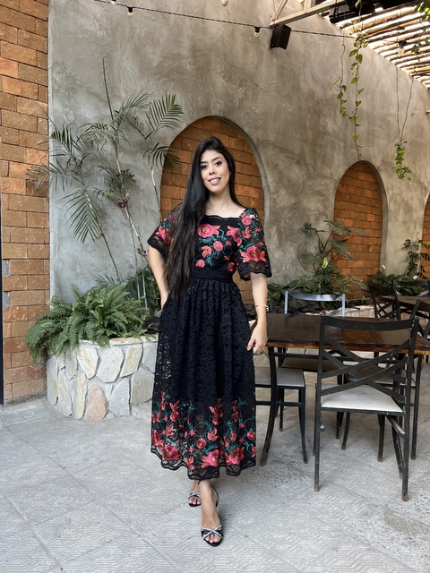 Vestido renda bordada floral