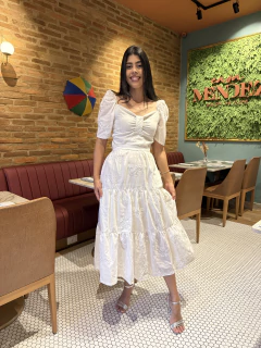 Vestido midi cambraia bordada e paetê