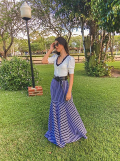 Vestido Longo com Saia Listrada e Detalhe no Decote - comprar online