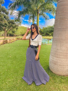 Vestido Longo com Saia Listrada e Detalhe no Decote - Erica Rafaelly