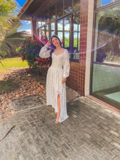 Longo de renda com pérolas e mangas bufantes - Branco