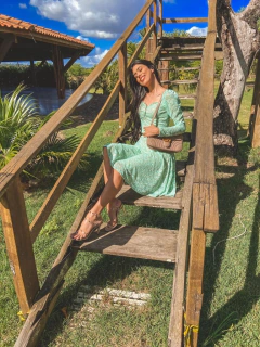 Imagem do Vestido de Renda verde água com detalhes dourados