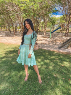 Vestido de Renda verde água com detalhes dourados