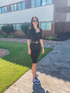 Preto tubinho com manga 3/4 bufante