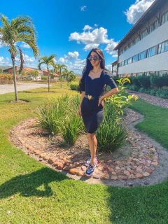 Preto tubinho com manga 3/4 bufante