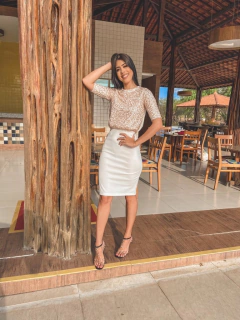 Vestido de paetês dourados com saia branca - Erica Rafaelly