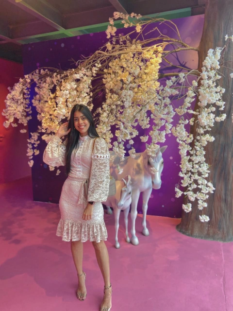 Marfim rendado com detalhes em bico