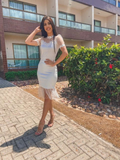 Branco com tule e manga bufante