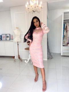 Vestido laser com detalhes em tule