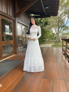 Vestido Tule bordado 3 Marias com bicos e manga de pérolas