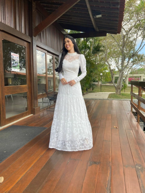 Vestido Tule bordado 3 Marias com bicos e manga de pérolas