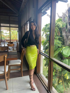 Transpassado preto com saia de paetê verde - comprar online