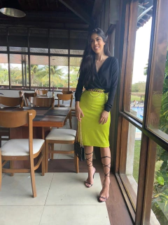 Transpassado preto com saia de paetê verde - loja online