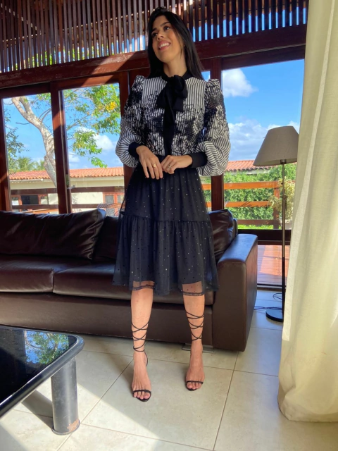 Preto - Blusa bordada com saia de tule de estrelinhas