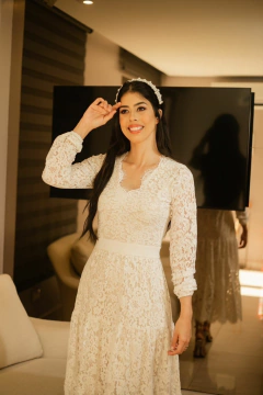 Vestido Branco off Midi - Renda com detalhe desfiado - comprar online