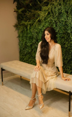 Vestido Bege todo em Pedrarias - Rodadinho na internet