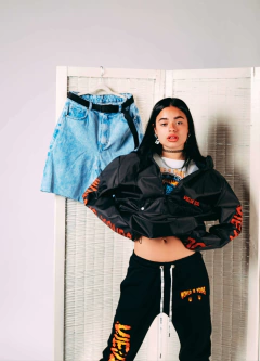 Anorak World Is Yours Negro en internet