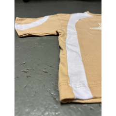 Remera Top Touching Beige en internet