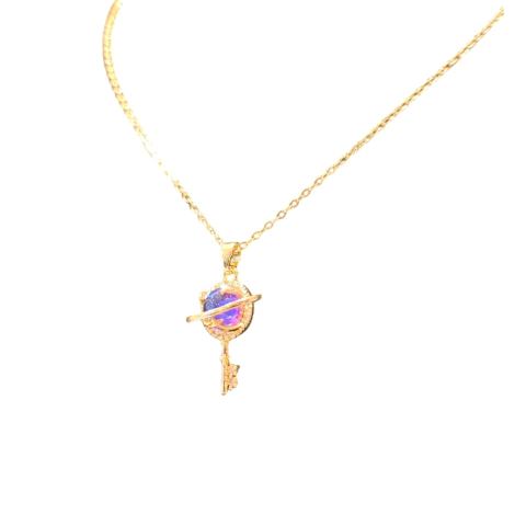 Cadena Con Dije Llave y Orbe Violeta - Dorada