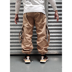 Pantalon cargo ancho con tiras beige oscuro on internet