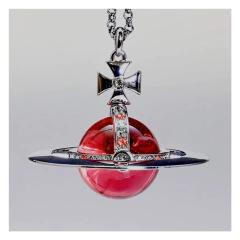 Dije Collar Orbe Vivienne Westwood Saturno Rojo - comprar online