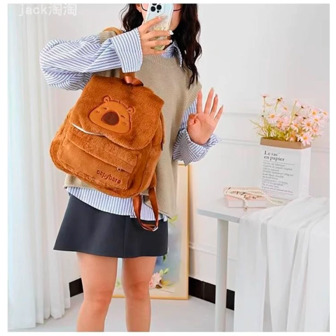 Mochila Peluche Capibara Brillos Importada - comprar online