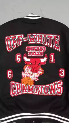 Campera Varsity Universitaria Chicago Bulls Negra/Blanca en internet