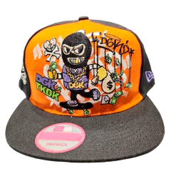 Gorra SnapBack Plana DGK Rap Art Money Gang Regulable Y2K - comprar online