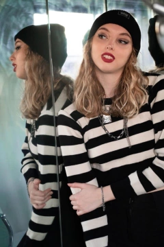 Buzo Sweater Rayado Blanco Negro Unisex - comprar online