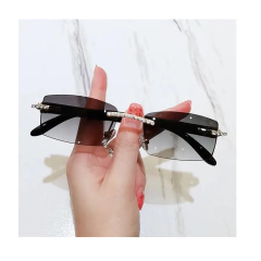 Anteojos De Sol Rectangulares Sin Marco Patilla Simil Madera Con Strass B005 en internet