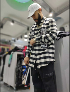 Camisa leñadora Hippy Killer con parches en internet